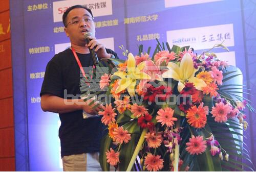 彭险峰博士：断奶后仔猪腹泻控制的新策略